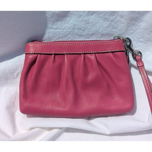 FINAL PRICE DROP Vintage Y2K Coach Leather Pleated Wristlet Wallet Dark Pink - Picture 2 of 12